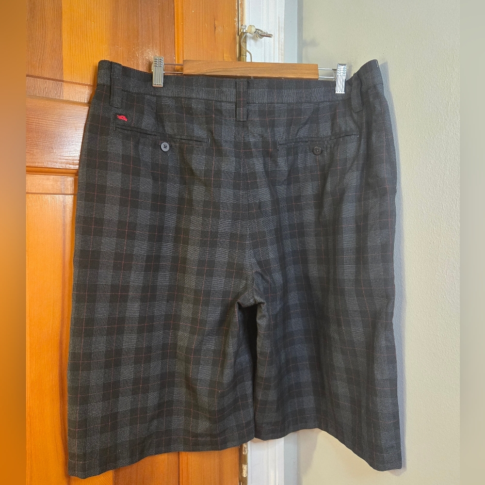 Hawk Men's Plaid Casual Skater Shorts Black And Red Plaid Sz 38 - Picture 4 of 8